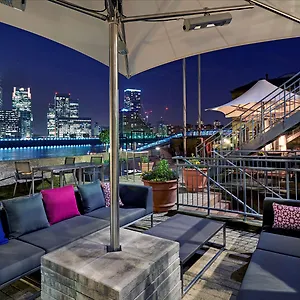 doubletree-by-hilton-hotel-london-docklands-riverside.cambridgehotelsuk.com/