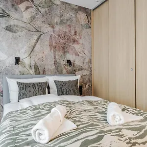 https://very-berry-szamarzewskiego-43-jeyce-self-check-in-24h.poznan-hotels.com