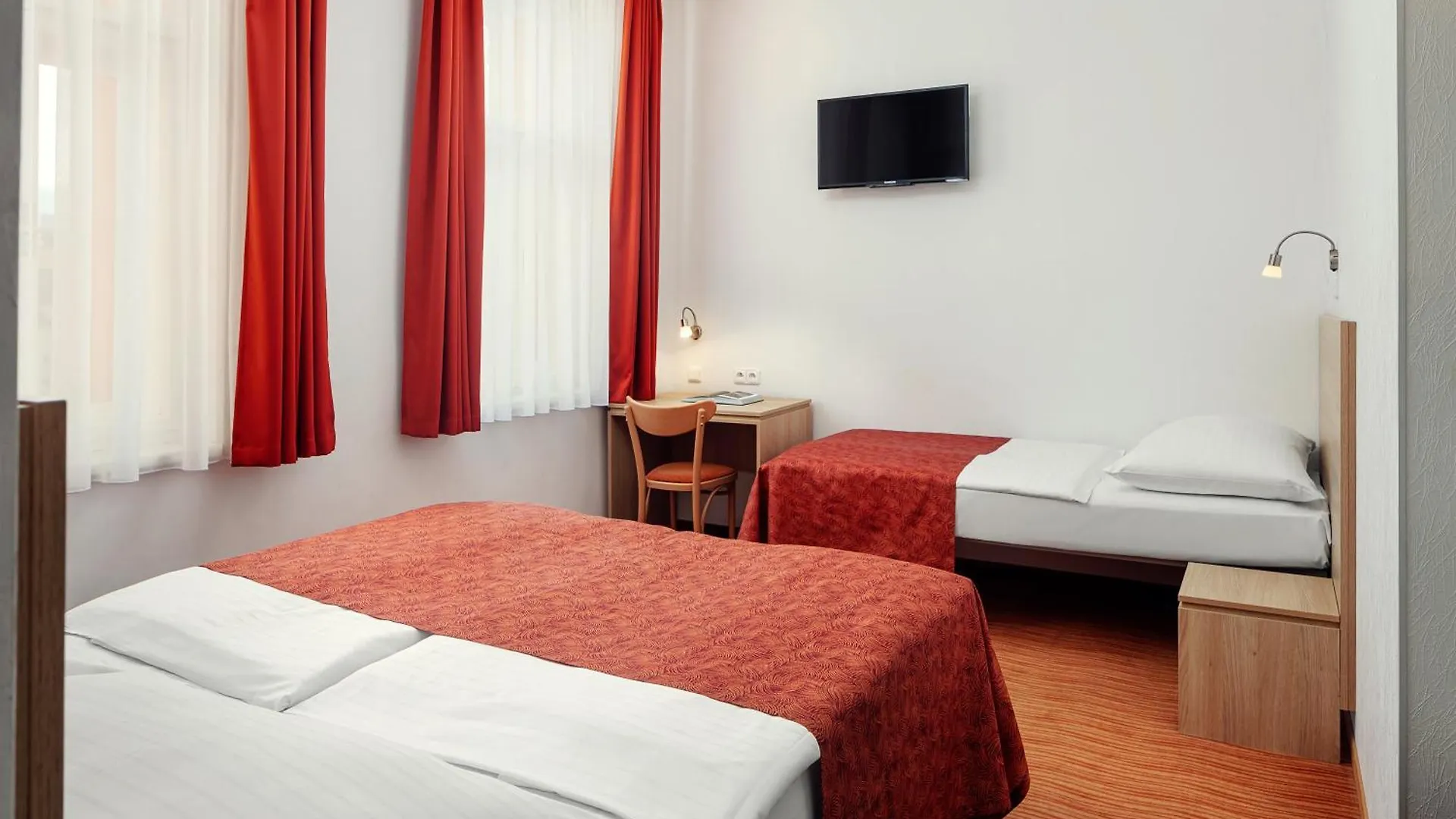 Hotel Ambiance Praga 4*,