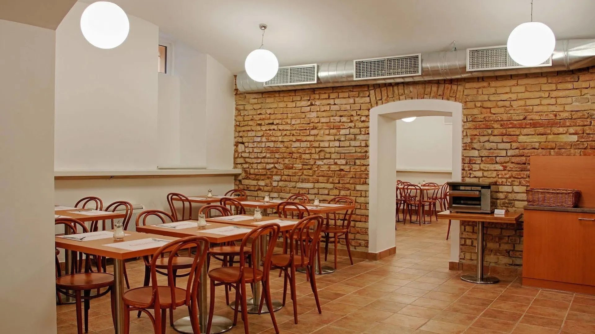 Hotel Ambiance Praga 4*,